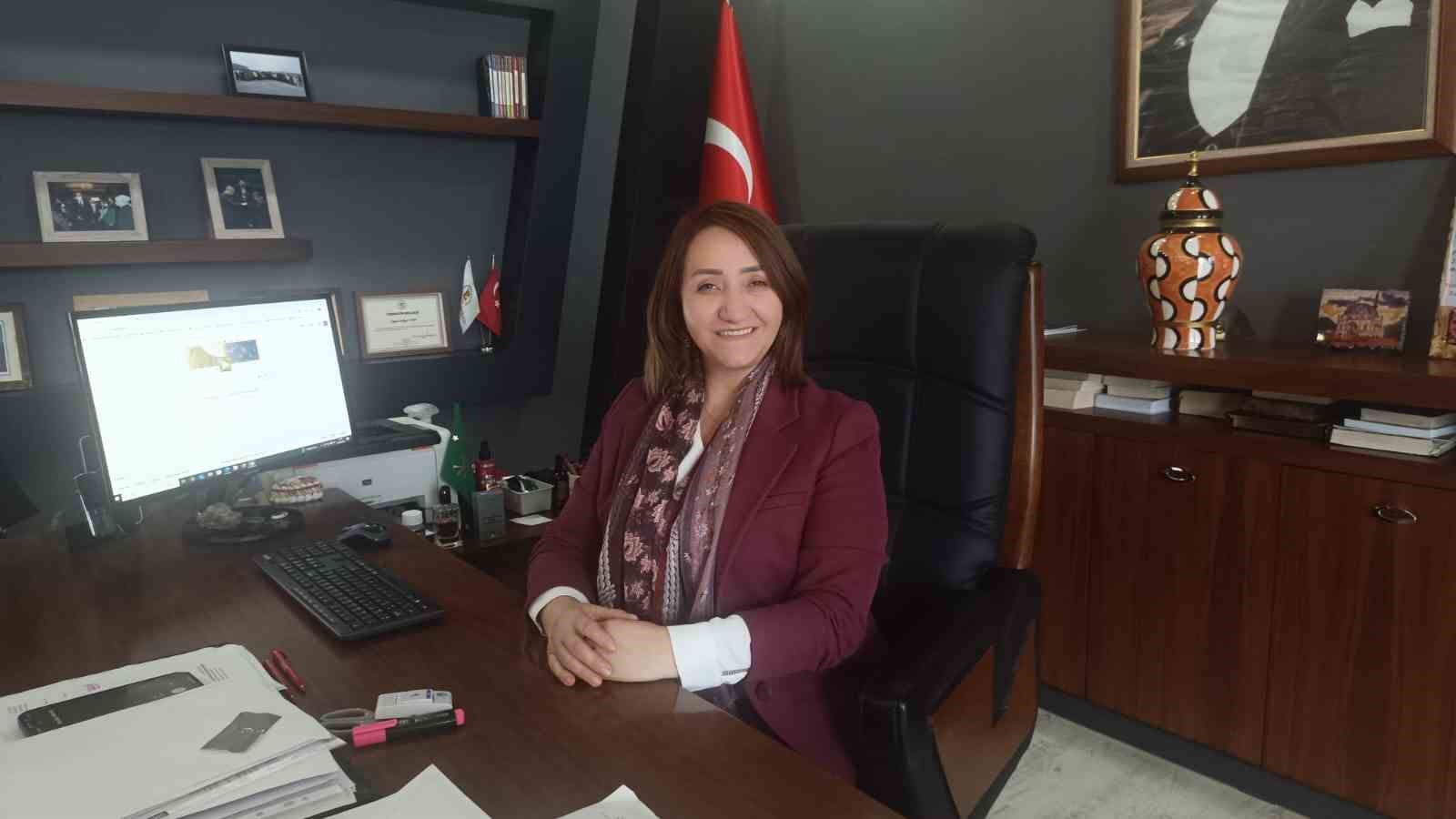 baskan-zekiye-tekinden-lgsye-girecek-ogrencilere-moral-mesaji