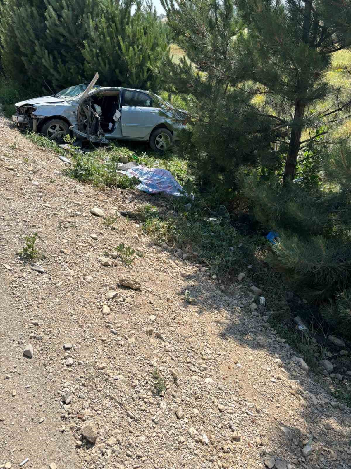 beton-bloga-carpan-otomobil-surucusu-olay-yerinde-hayatini-kaybetti-1-kisi-yaralandi