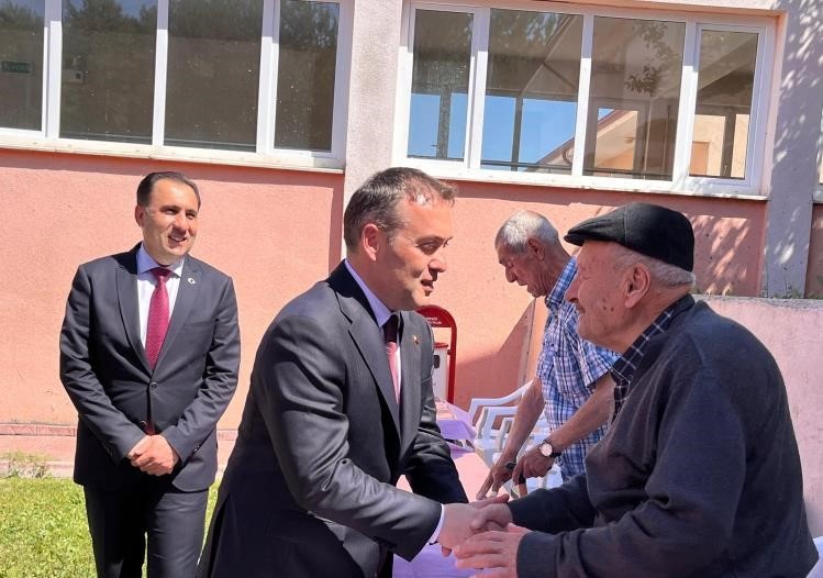 bilecik-valisi-sozerden-huzurevine-anlamli-ziyaret