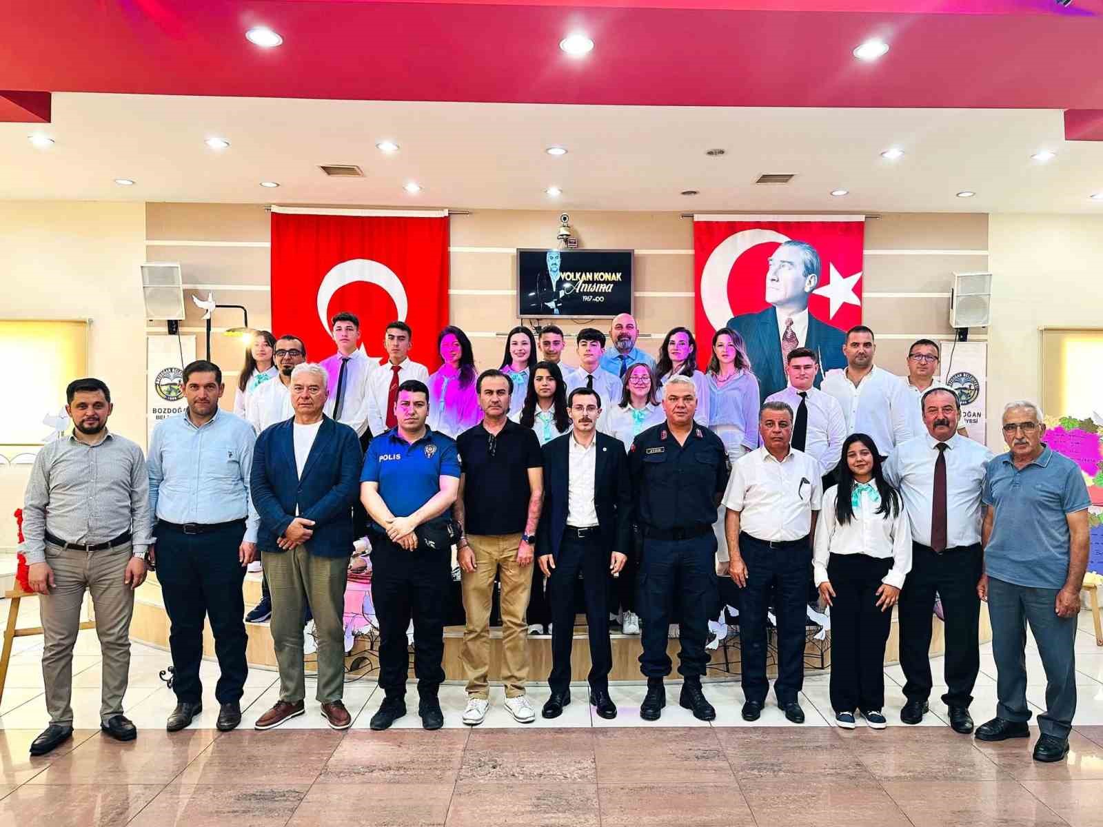 bozdoganda-siir-gecesi-begeni-topladi