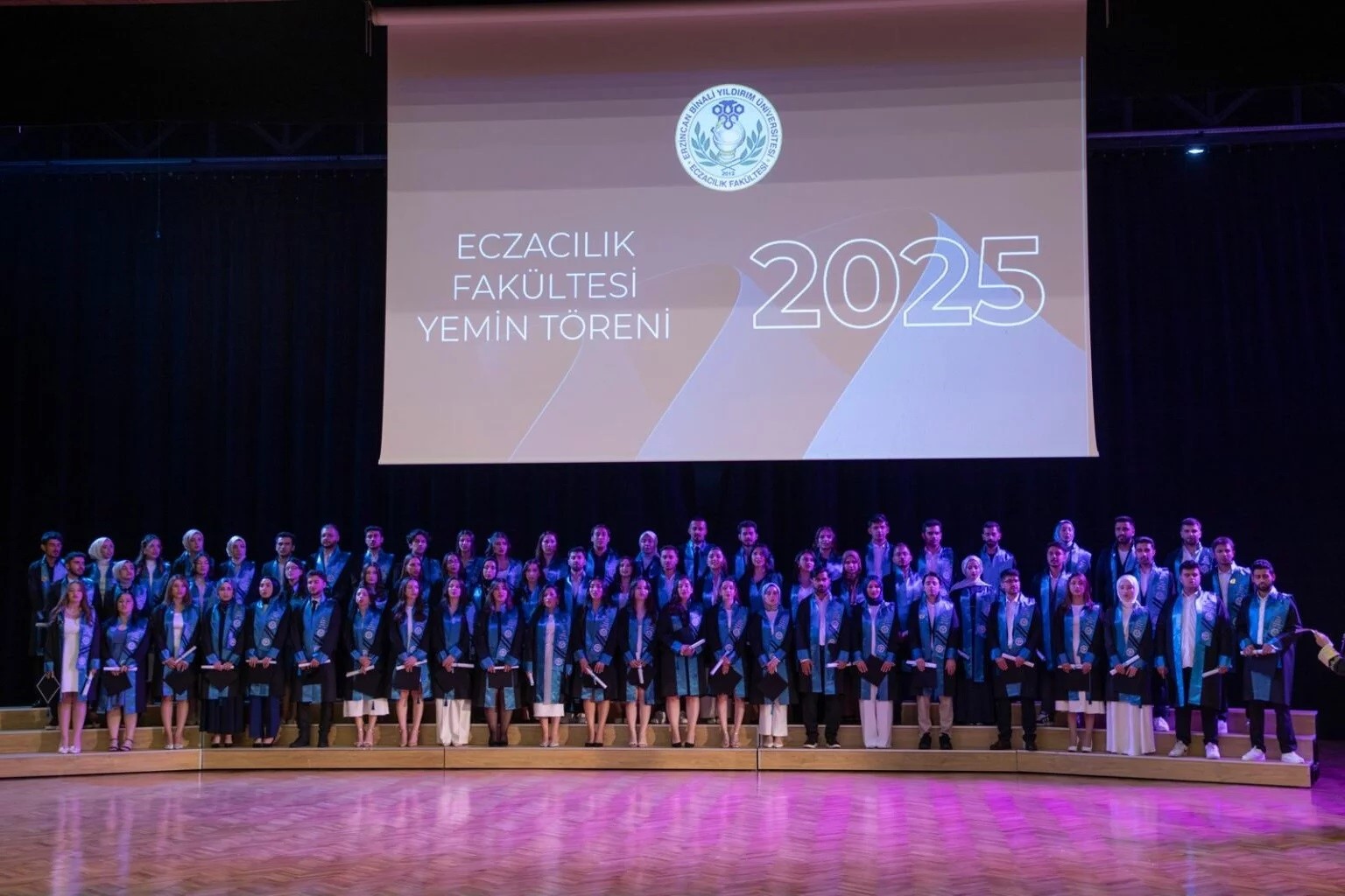 eczacilik-fakultesi-mezunlari-yemin-etti
