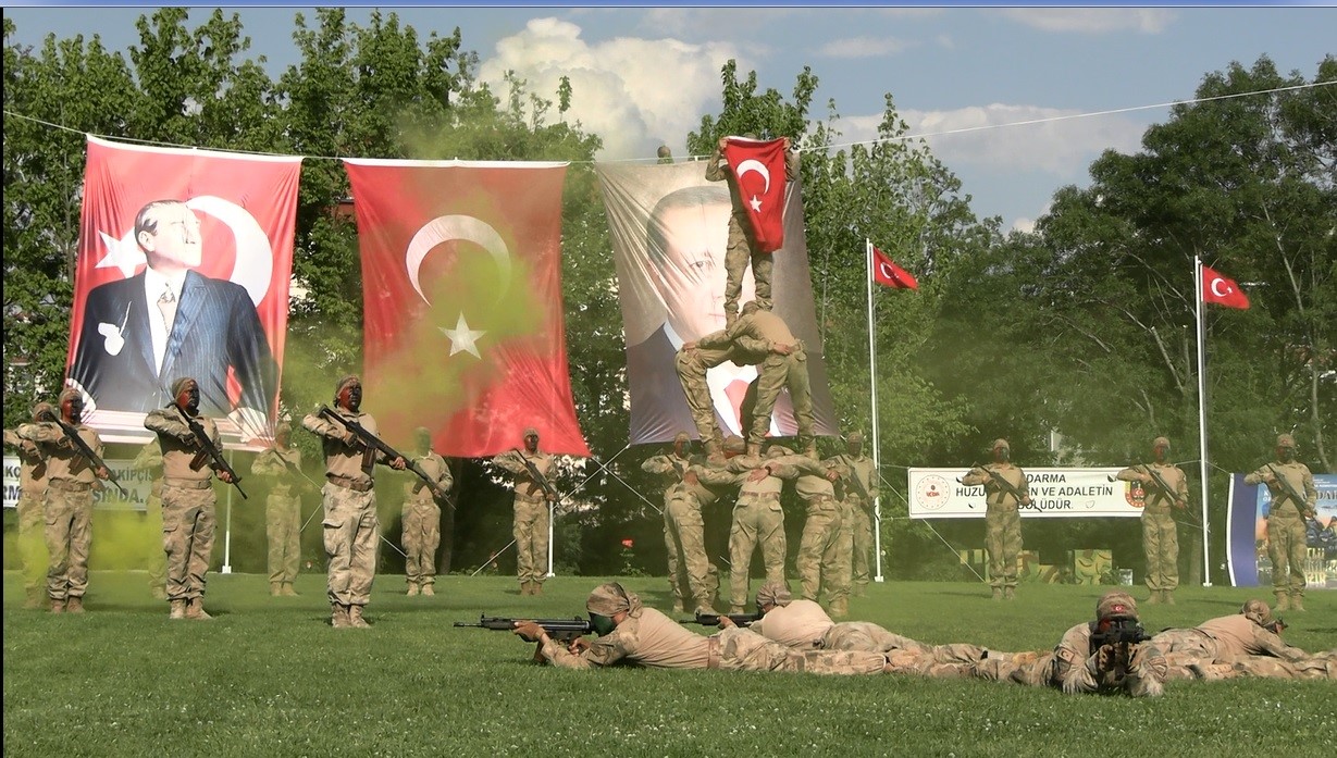edirnede-jandarma-komandolardan-nefes-kesen-gosteri-gucluyuz-cesuruz-haziriz