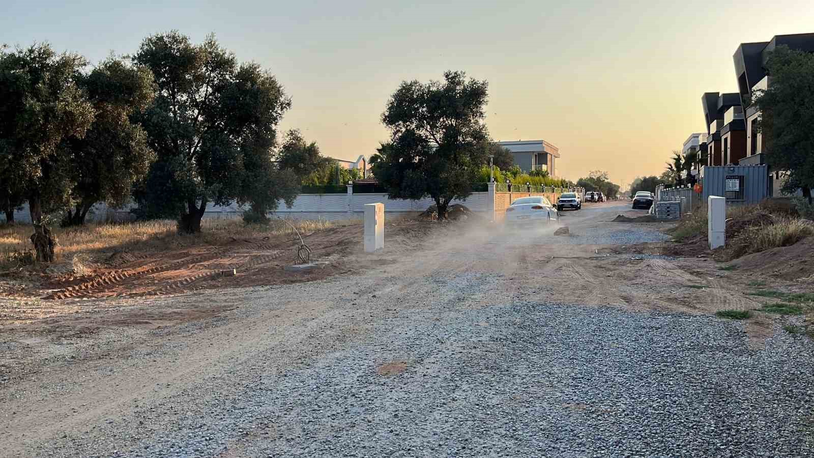 efelerde-vatandaslar-isyan-etti-belediye-baskani-yetiskine-seslenen-vatandaslar-yol-istedi
