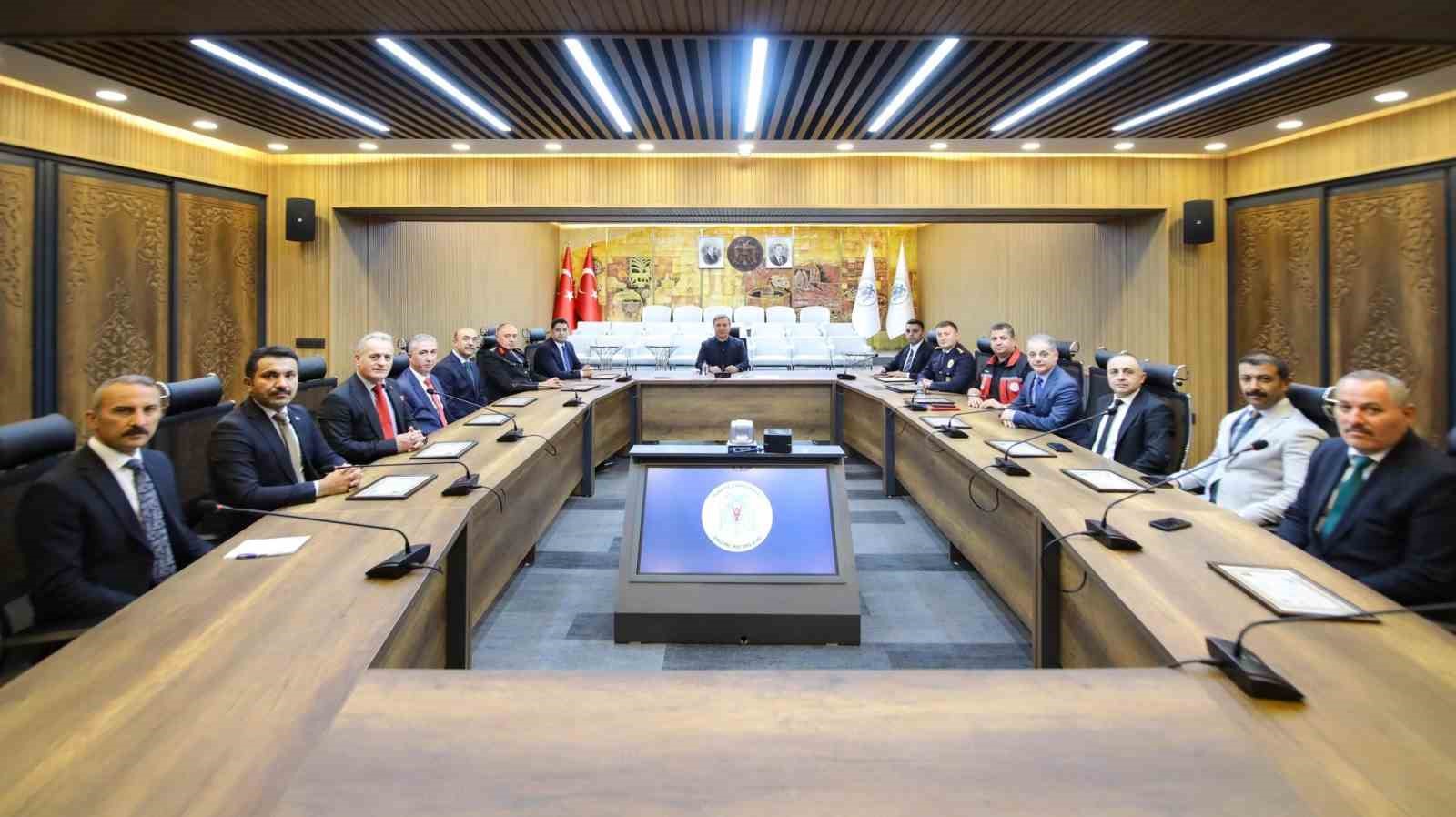 erzincanda-basarili-birim-amirlerine-basari-belgesi