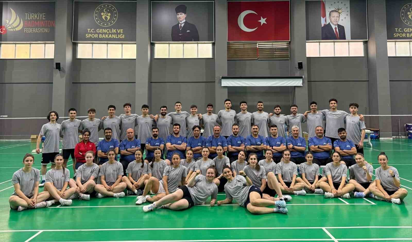 erzincanli-badmintoncular-uluslararasi-maclara-katilmak-icin-kampa-girdi