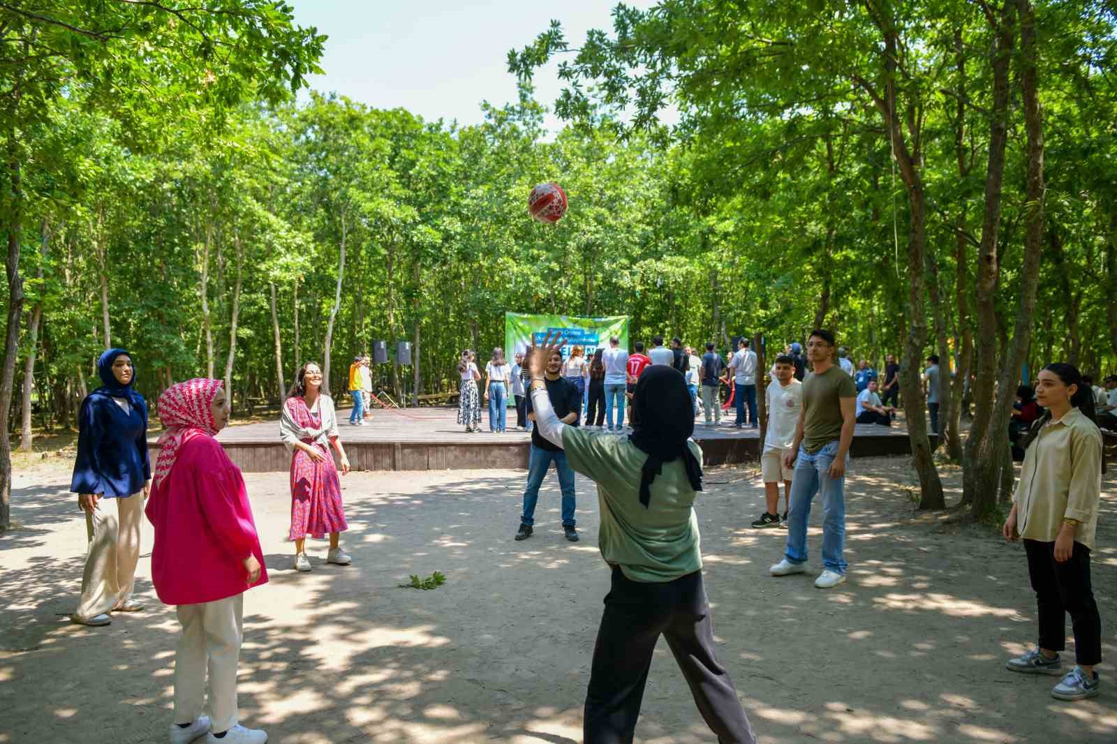 esenyurt-belediyesinden-sinav-oncesi-ogrencilere-moral-piknigi