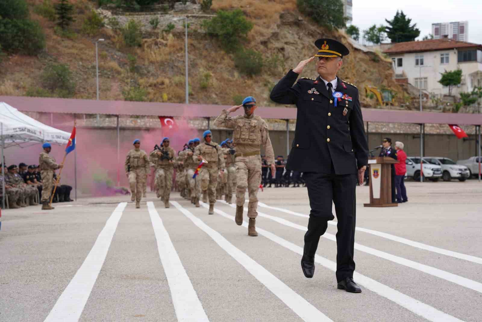 jandarma-arama-kopeklerinden-nefes-kesen-gosteri