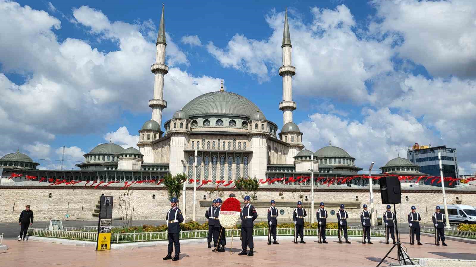 jandarma-genel-komutanliginin-186nci-yildonumunde-taksim-cumhuriyet-anitina-celenk-birakildi
