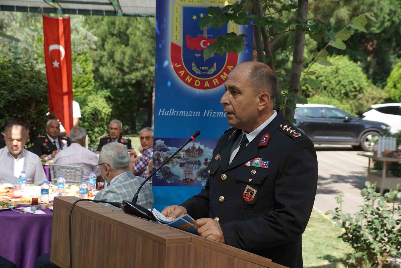jandarma-sehit-aileleri-ve-gazilerle-anlamli-etkinlikte-bulustu