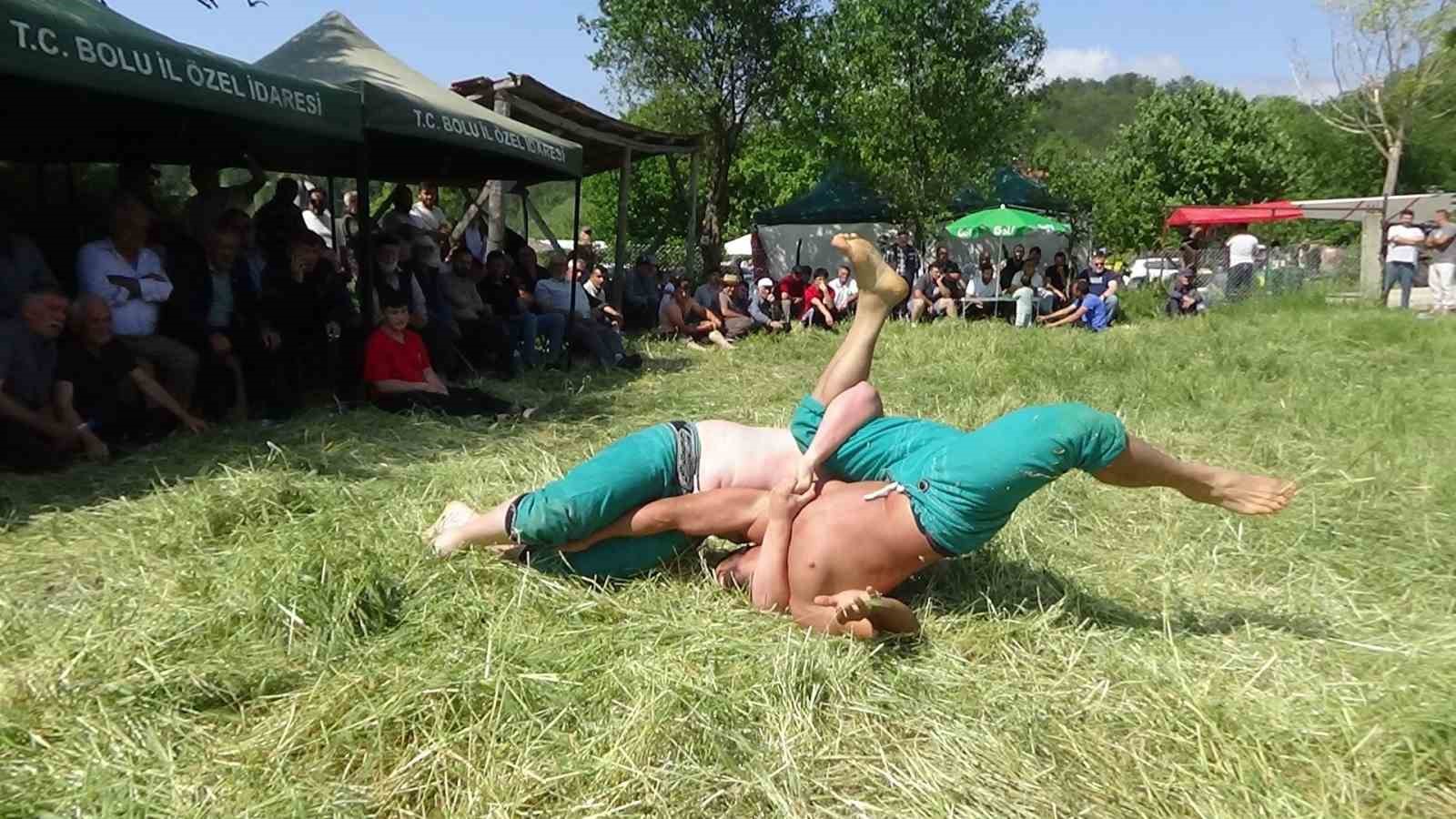 karakucak-guresleri-renkli-goruntulere-sahne-oldu