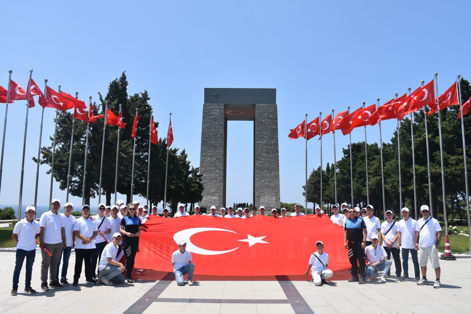 kastamonuda-liseli-ogrenciler-canakkale-sehitligini-gezdi