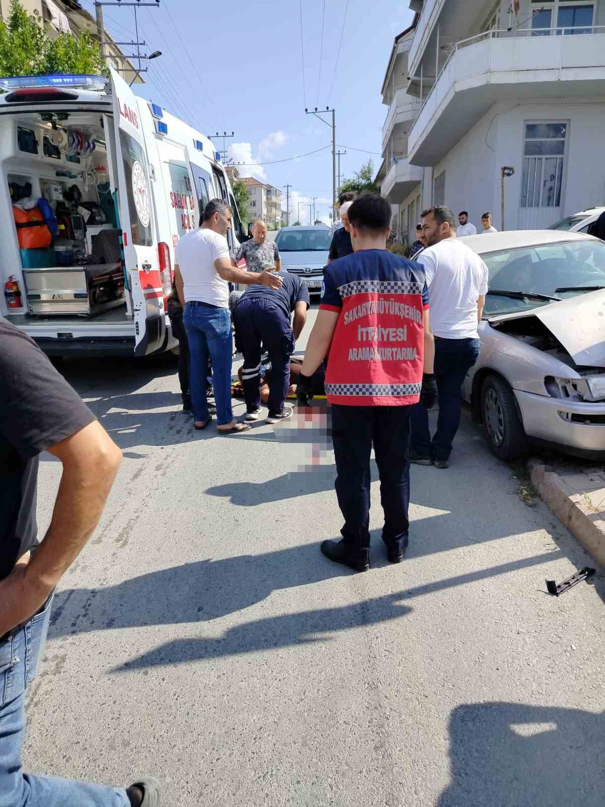 kontrolden-cikan-otomobil-elektrik-diregine-carpti-1-yarali