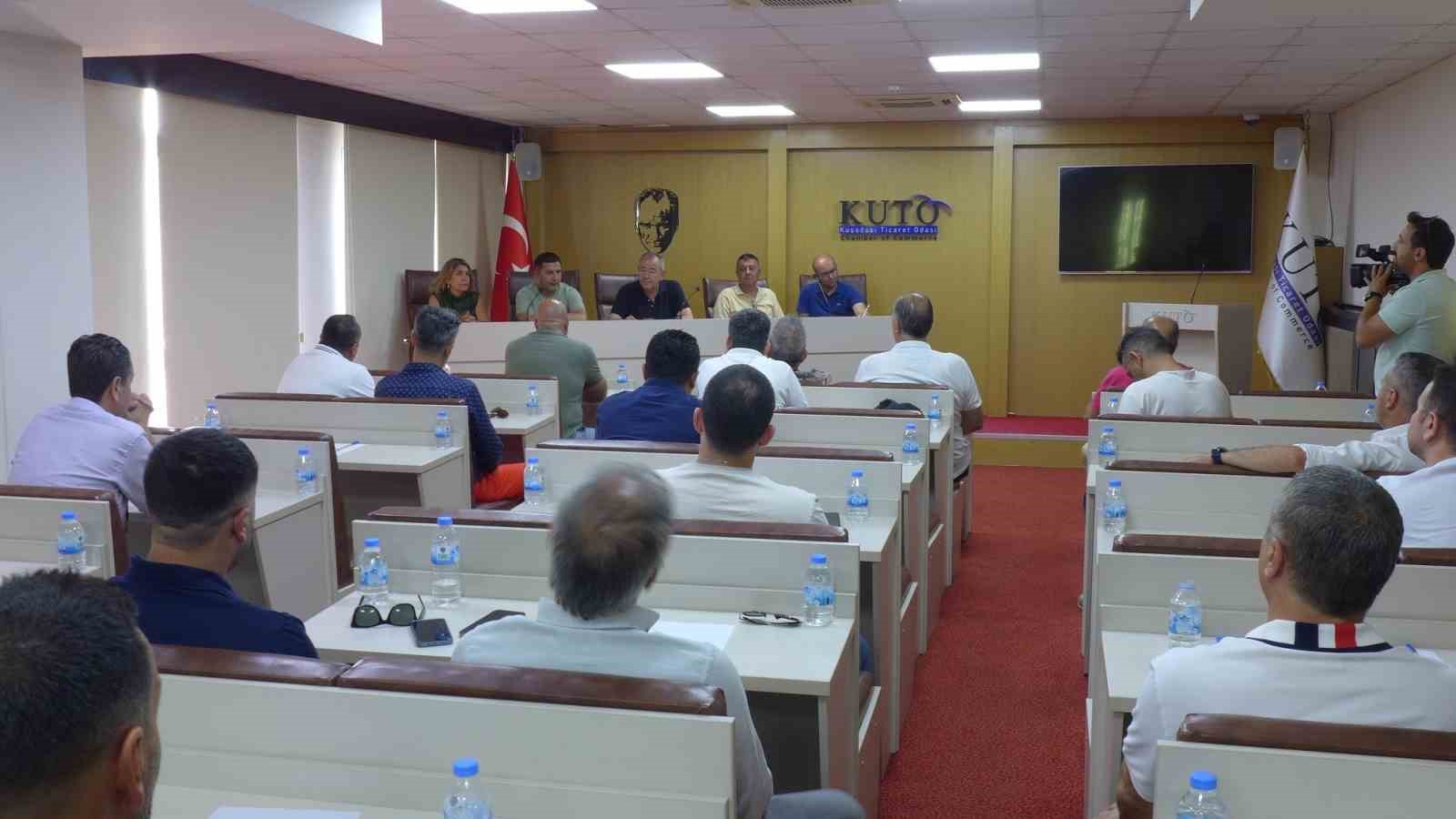 kusadasinda-seyahat-acentalari-ve-esnaf-temsilcileri-bir-araya-geldi