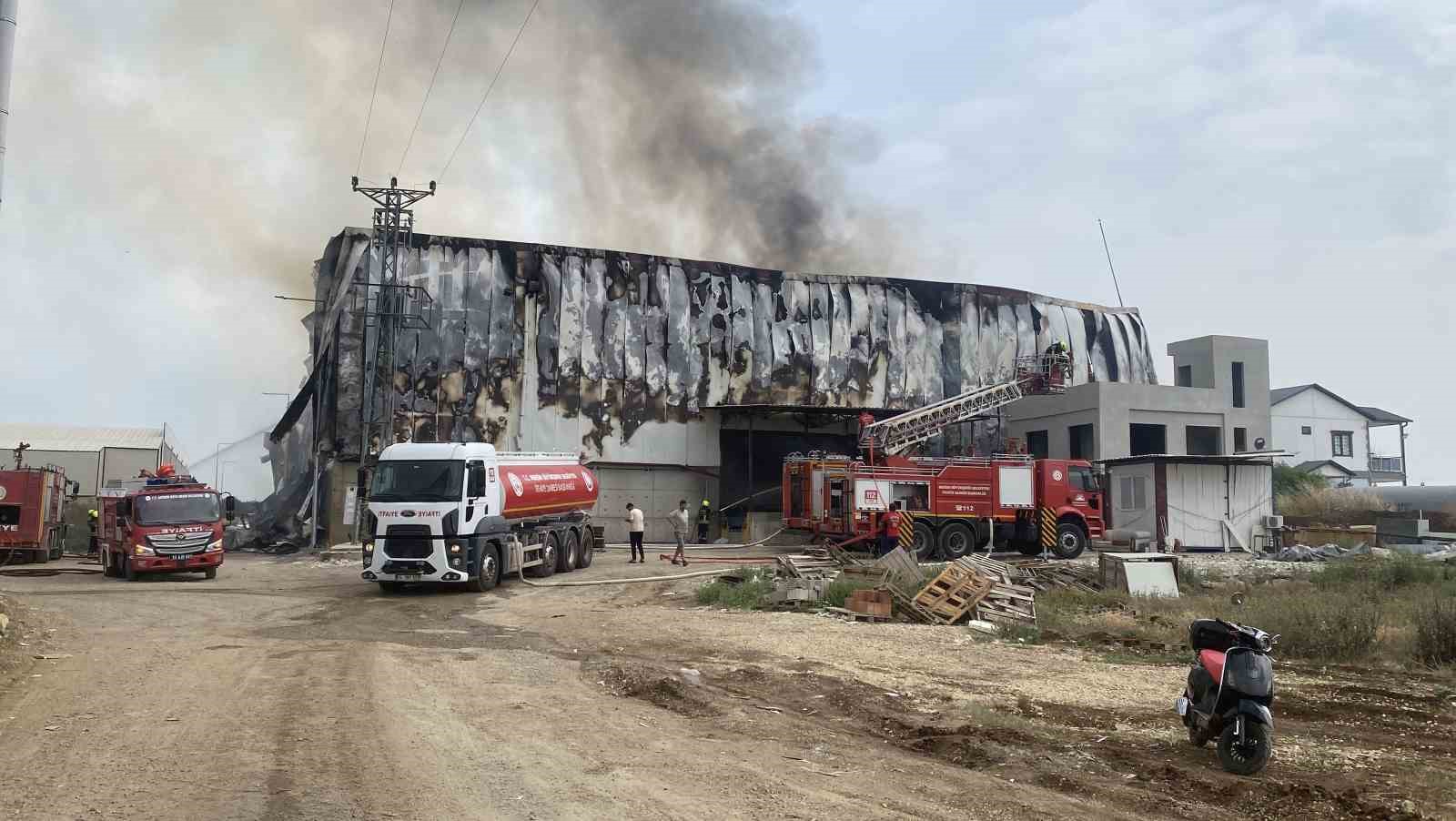 mersinde-pamuk-fabrikasinda-yangin-ekipler-mudahale-ediyor