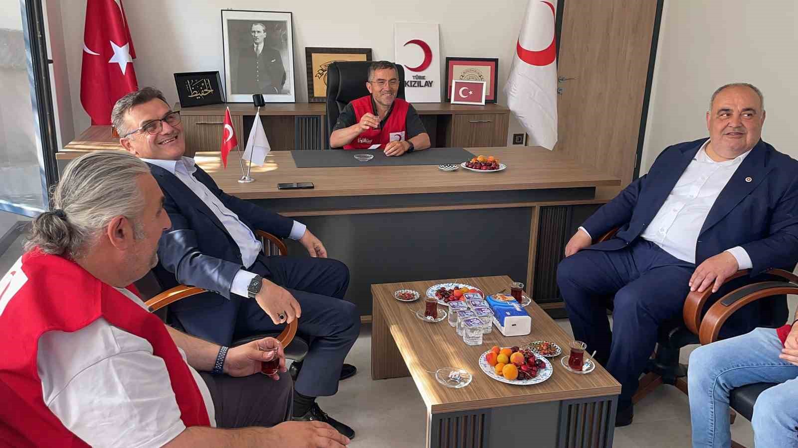 milletveki-aldatmazdan-kizilay-baskani-yalcina-ziyaret