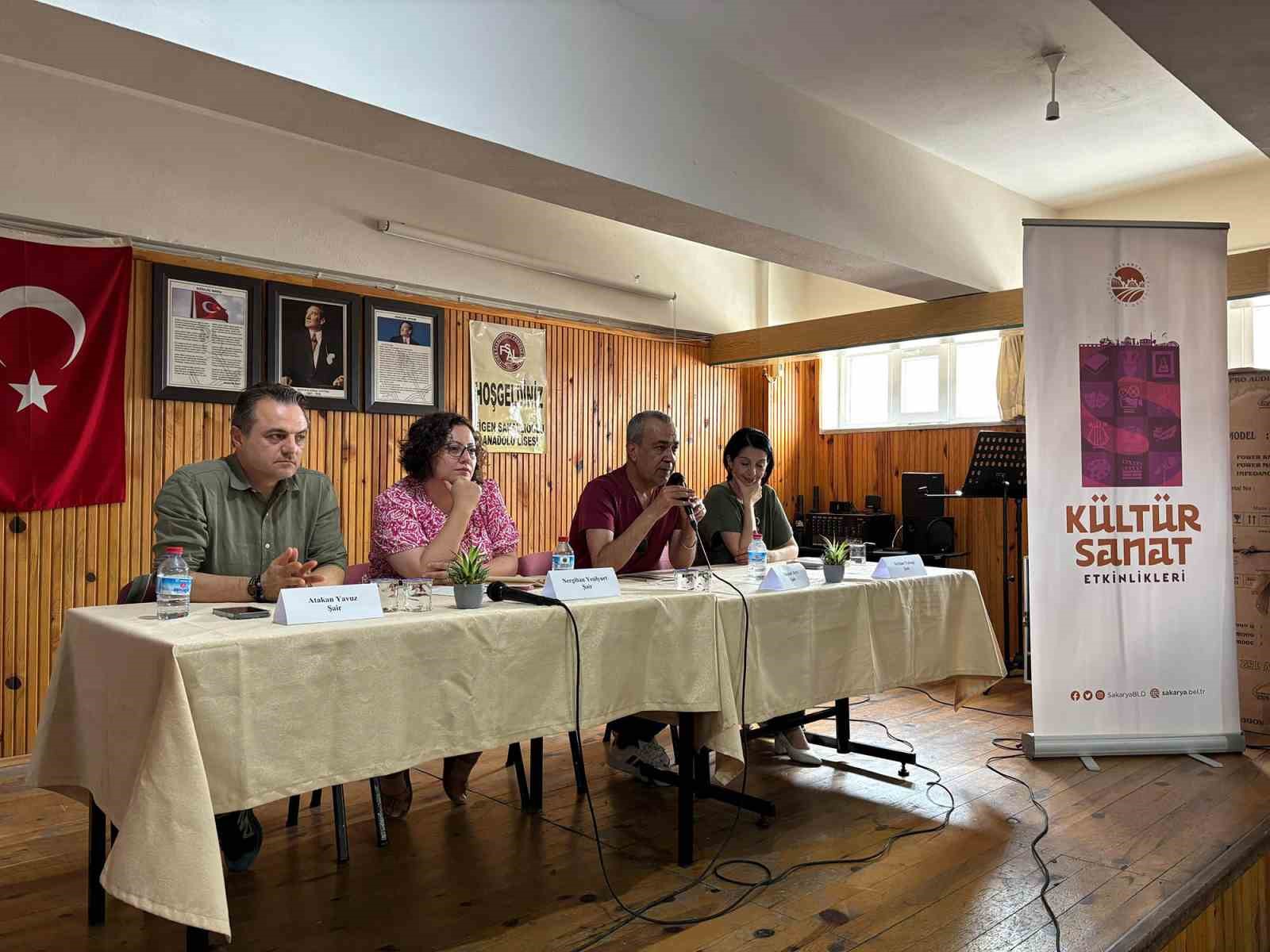 siirin-en-guzel-dizeleri-liselere-tasindi-sairler-sakaryada-ogrencilerle-bulustu