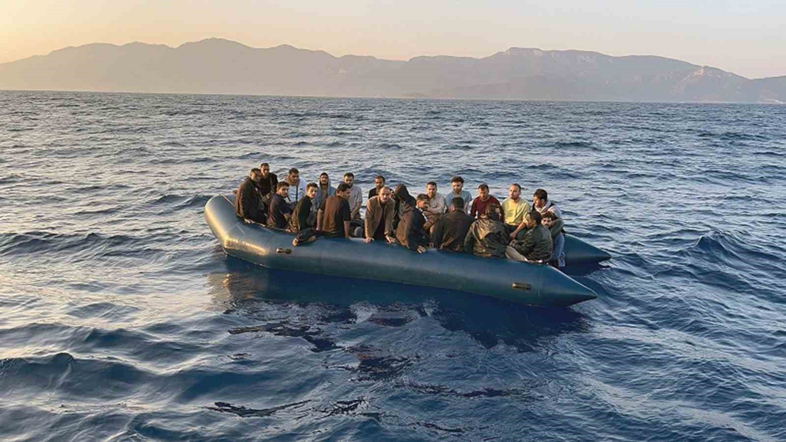 yunanistanin-geri-ittigi-21-duzensiz-gocmen-kurtarildi