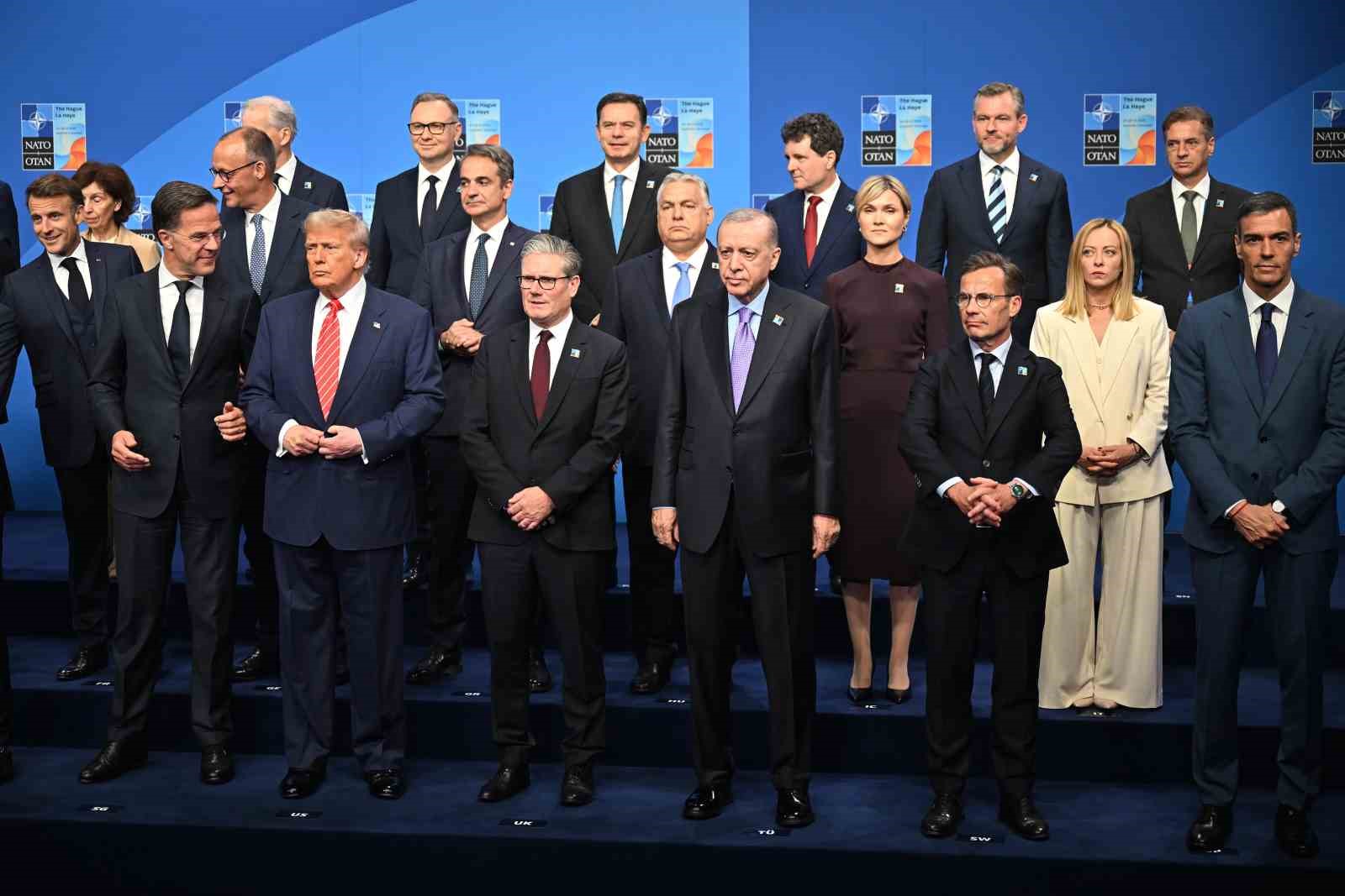 erdogan-nato-zirvesi-oncesi-aile-fotografina-katildi