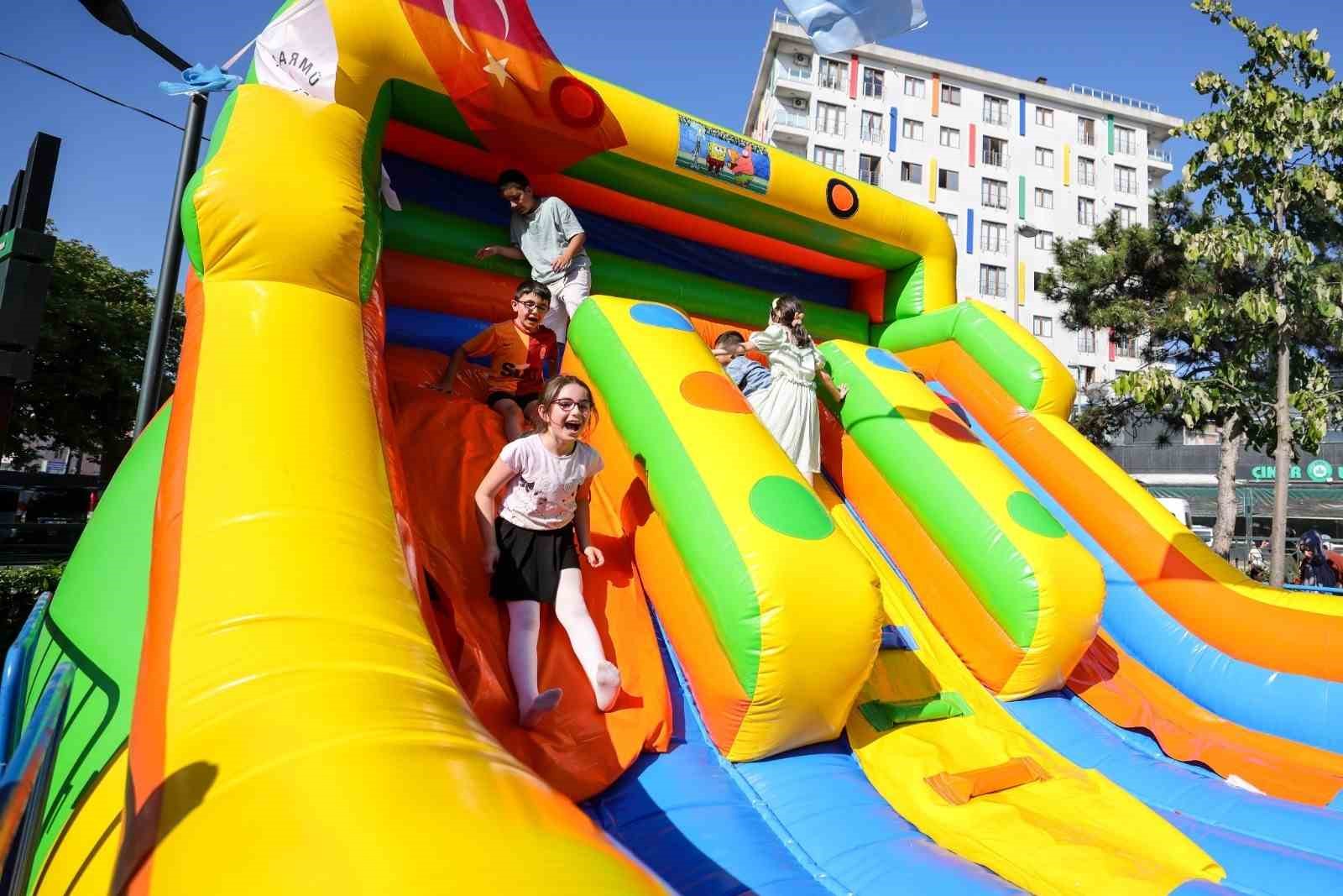 umraniyenin-parklarinda-yaz-coskusu-cocuk-festivali-basladi