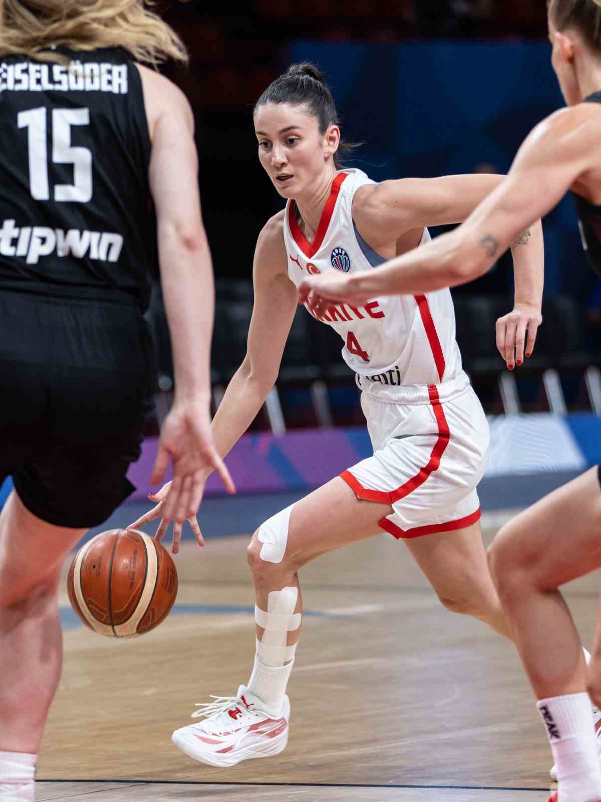 a-milli-kadin-basketbol-takimi-almanyaya-maglup-oldu