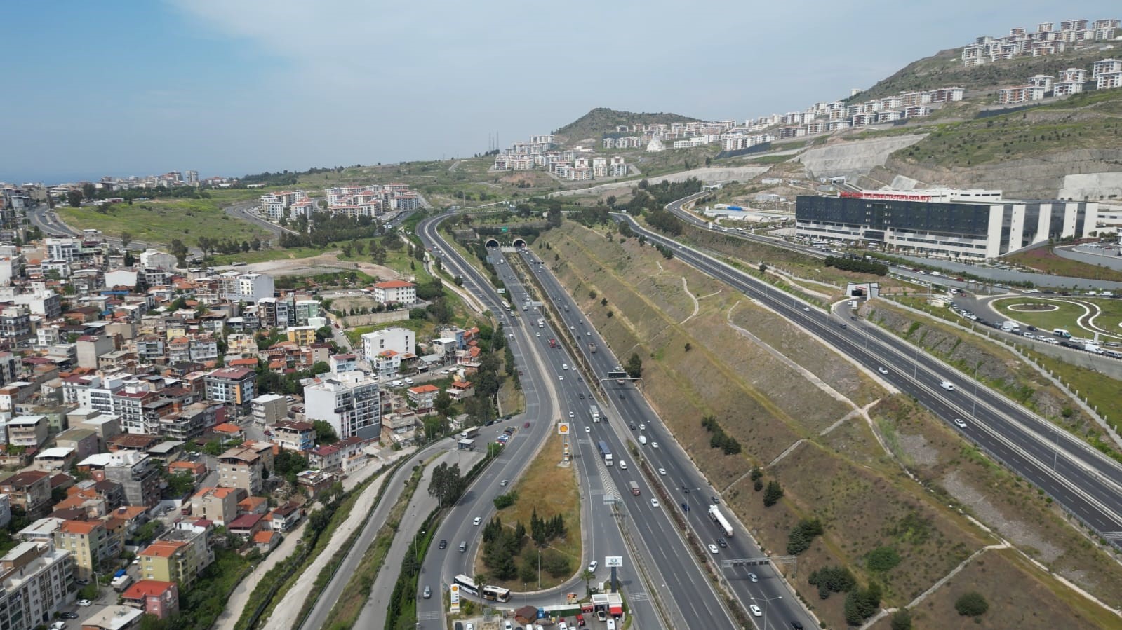 ak-parti-izmir-il-baskani-saygilidan-kente-yapilan-ulasim-yatirimlari-raporu