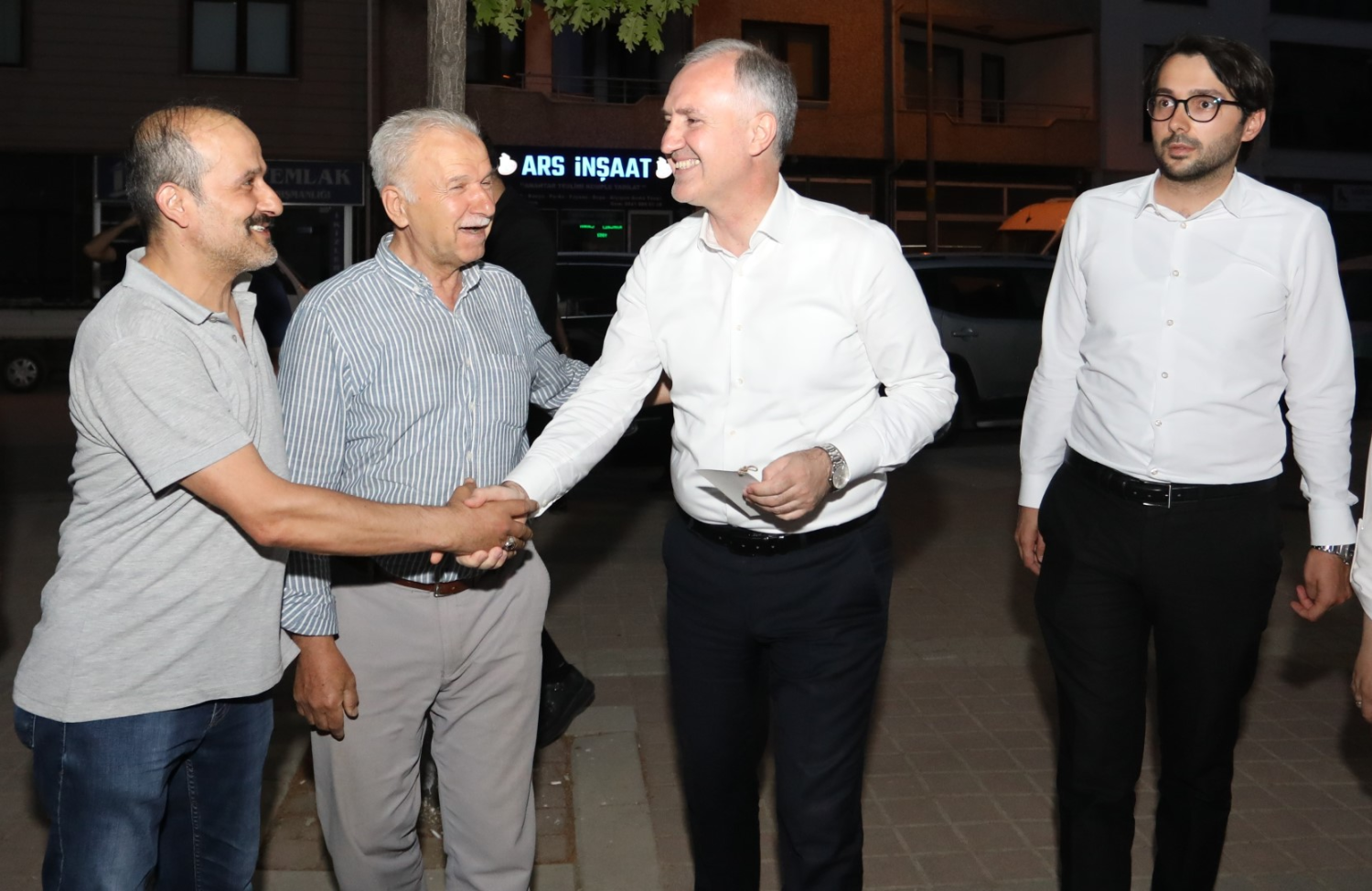 baskan-alper-taban-sinanbeyde-vatandaslarla-bulustu