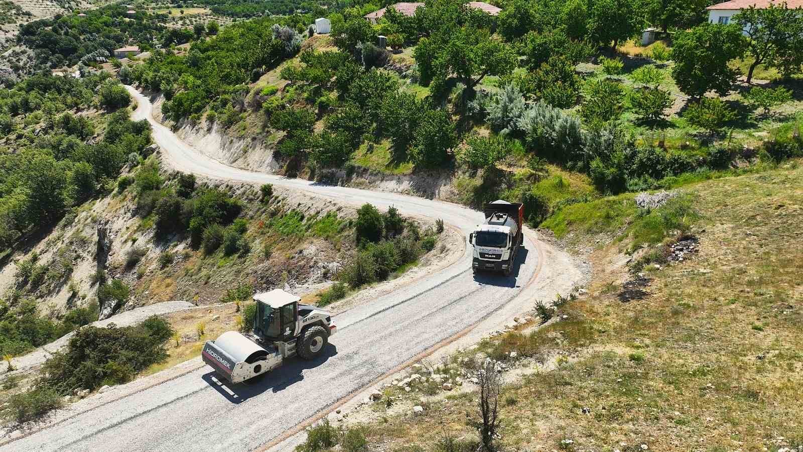 buyuksehir-belediyesi-bagkoy-mahallesinin-yolunu-guvenli-hale-getirdi