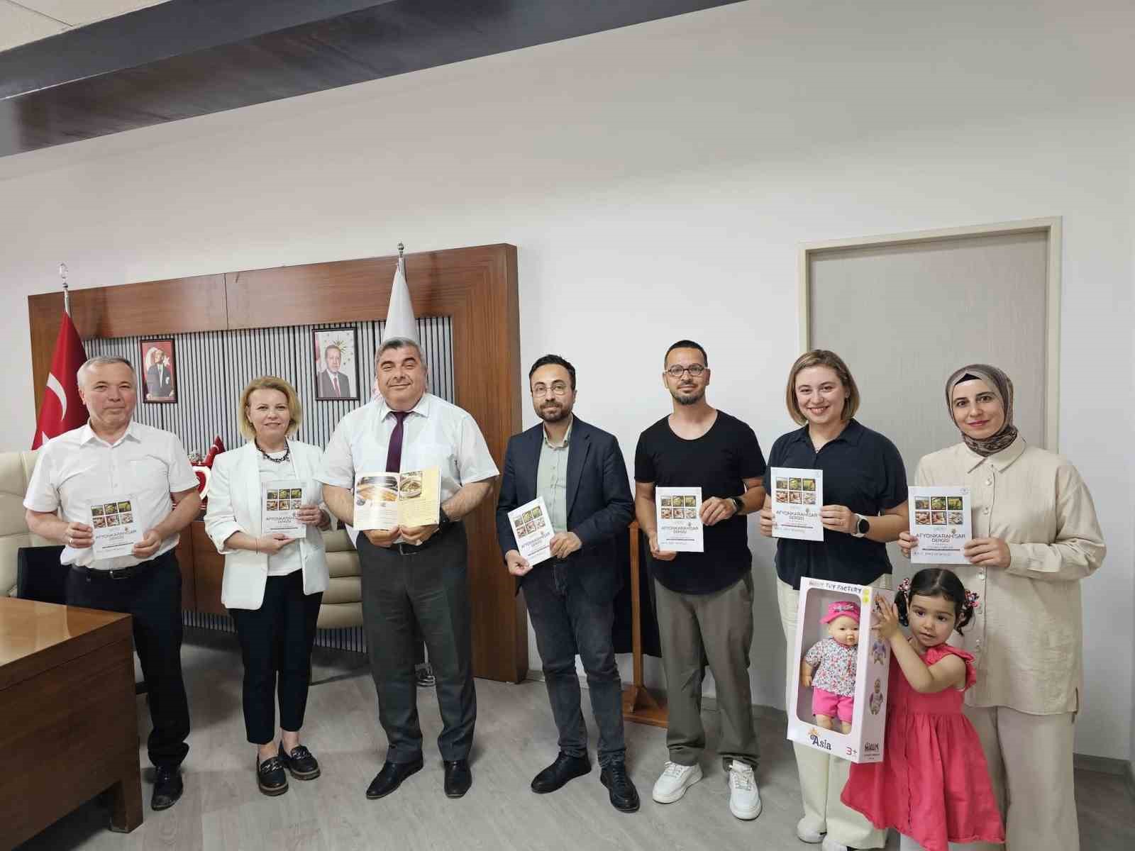 ogrencilerin-hazirladigi-dergi-buyuk-ilgi-gordu