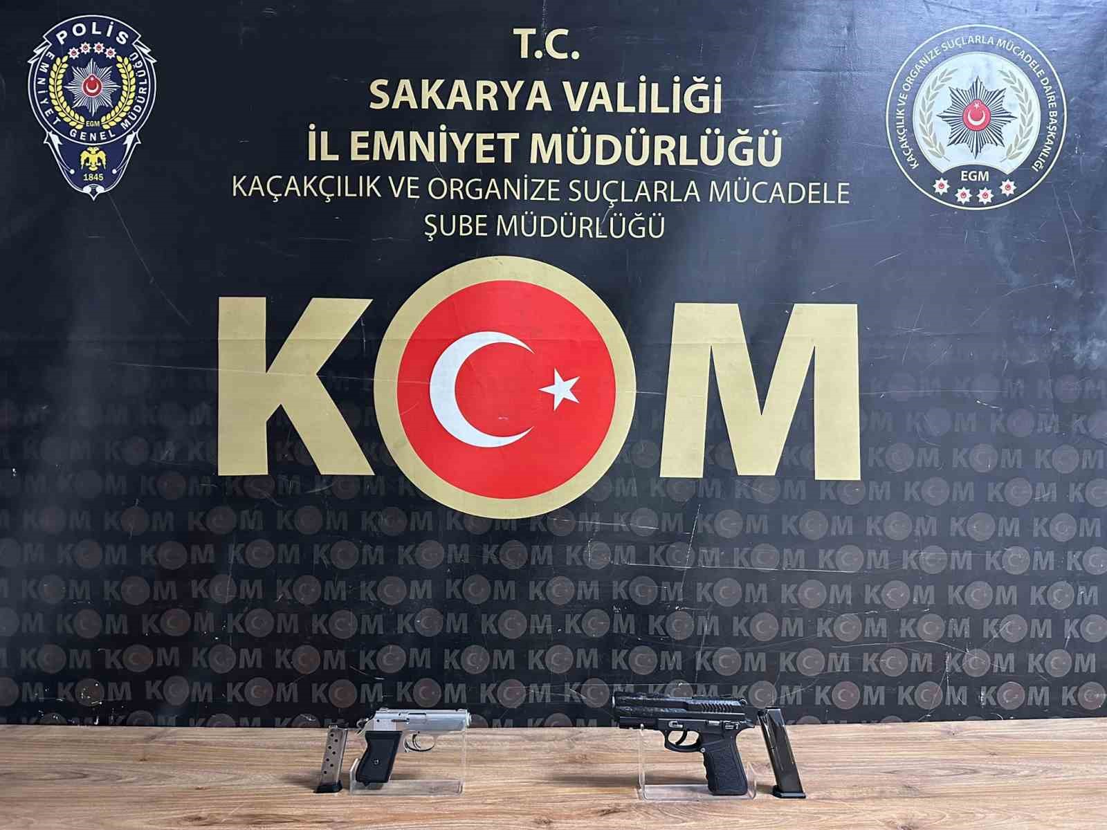 sakaryada-silah-kacakciligina-darbe-cok-sayida-silah-ve-muhimmati-ele-gecirildi-4-gozalti