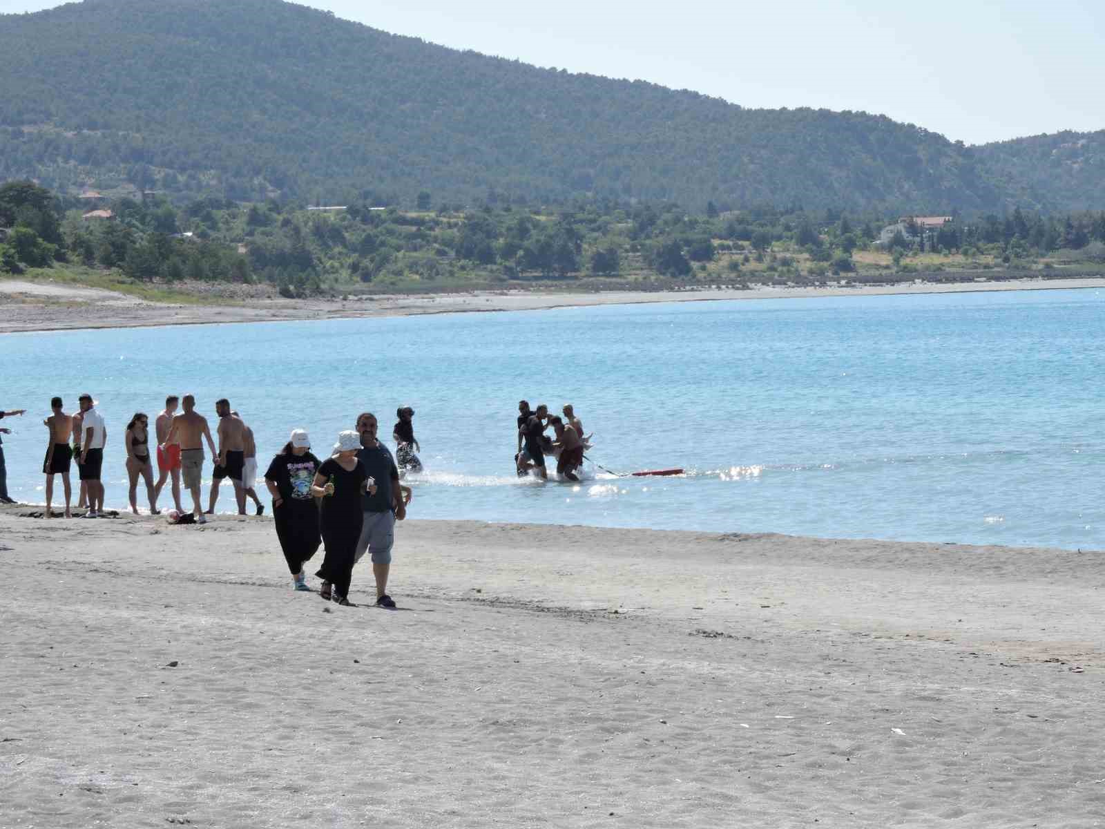 salda-golunde-can-pazari-genc-kiz-olumle-burun-buruna-geldi