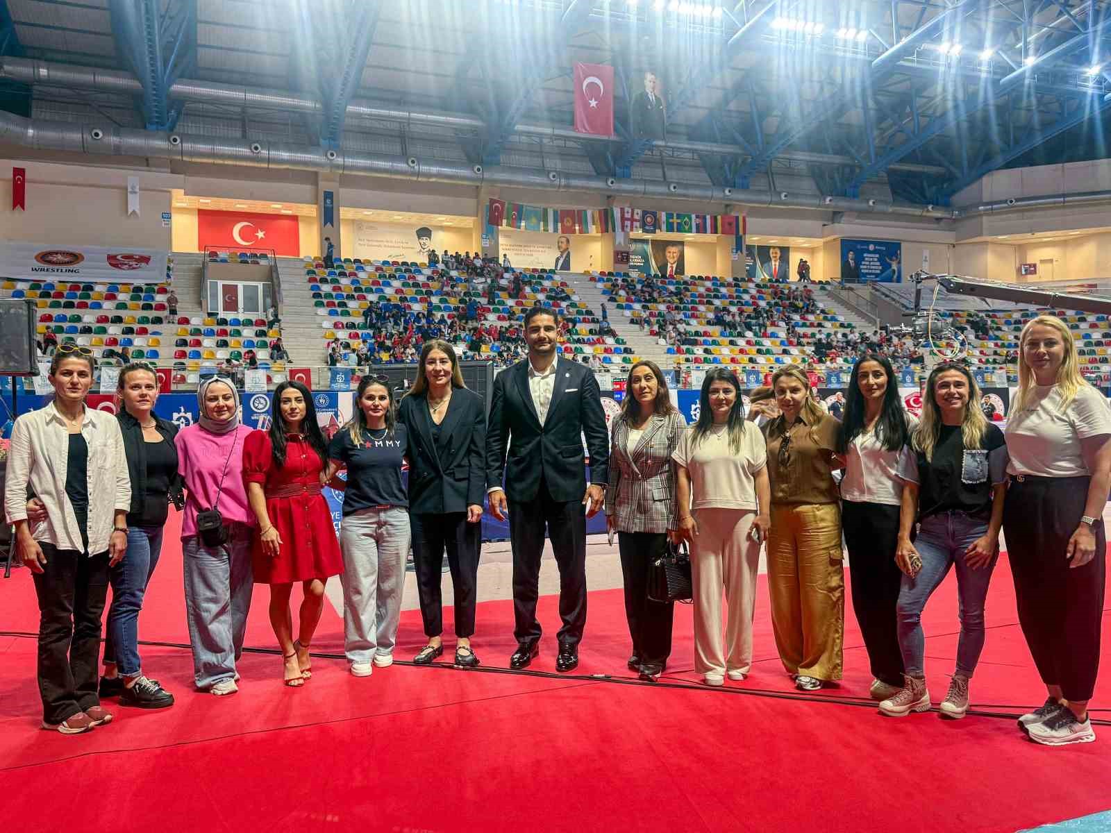 uluslararasi-yasar-dogu-vehbi-emre-ve-hamit-kaplan-gures-turnuvasinda-ikinci-gun-sona-erdi