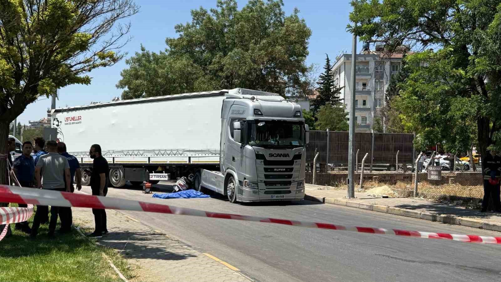 gaziantepte-tirin-altinda-kalarak-olen-2-kisinin-kimlikleri-tespit-edildi