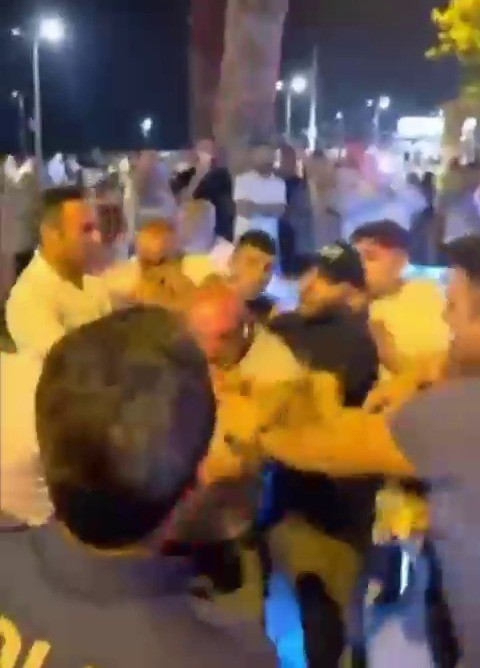 zabita-memurlariyla-seyyar-saticilar-boyle-kavgaya-tutustu