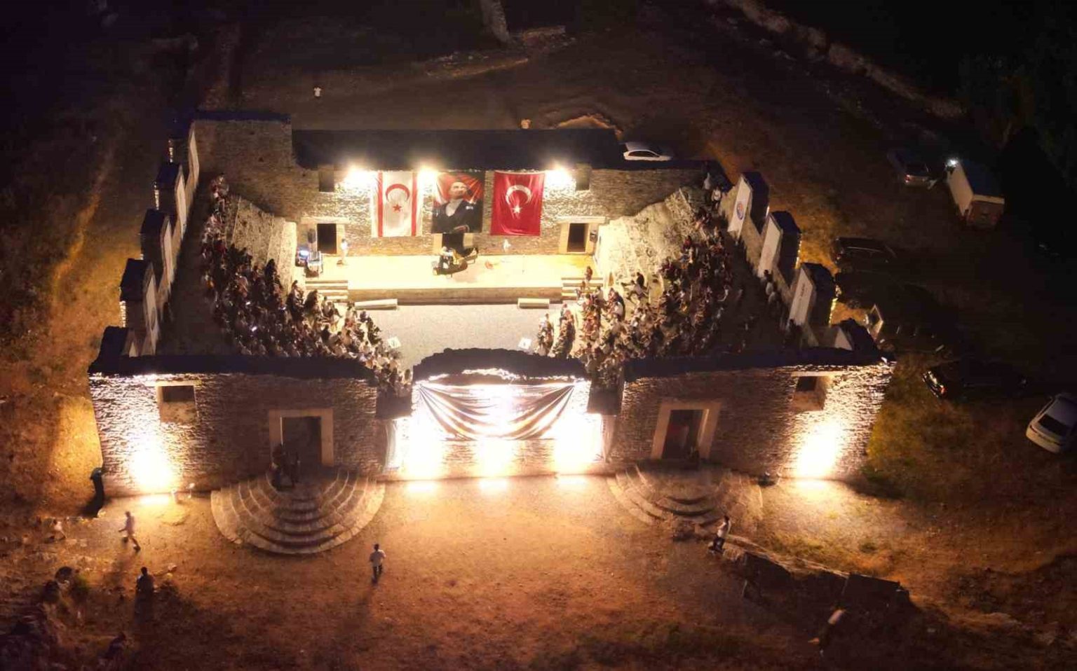 antik-kentteki-2-bin-yillik-odeondan-piyano-sesleri-yukseldi