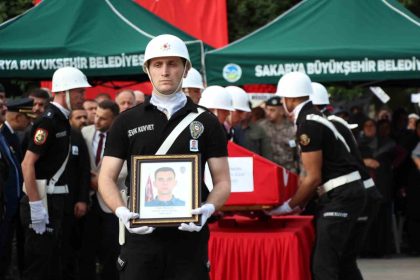 cankiridaki-kazada-hayatini-kaybeden-polis-ozel-harekat-kursiyeri-sakaryada-defnedildi