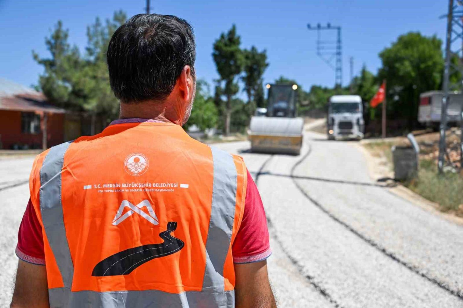 erdemli-kirsalindaki-yollar-yenileniyor