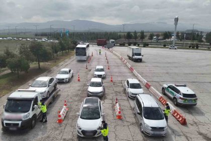 gaziantepte-otoyolda-kural-ihlali-yapan-99-araca-178-bin-tl-ceza