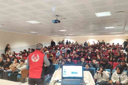 kirsehir-emniyeti-4-bin-441-ogrenciyi-bilgilendirdi