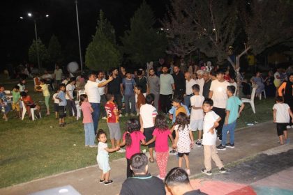 mahalleliyi-parka-toplayan-muhtar-surpriz-yapti