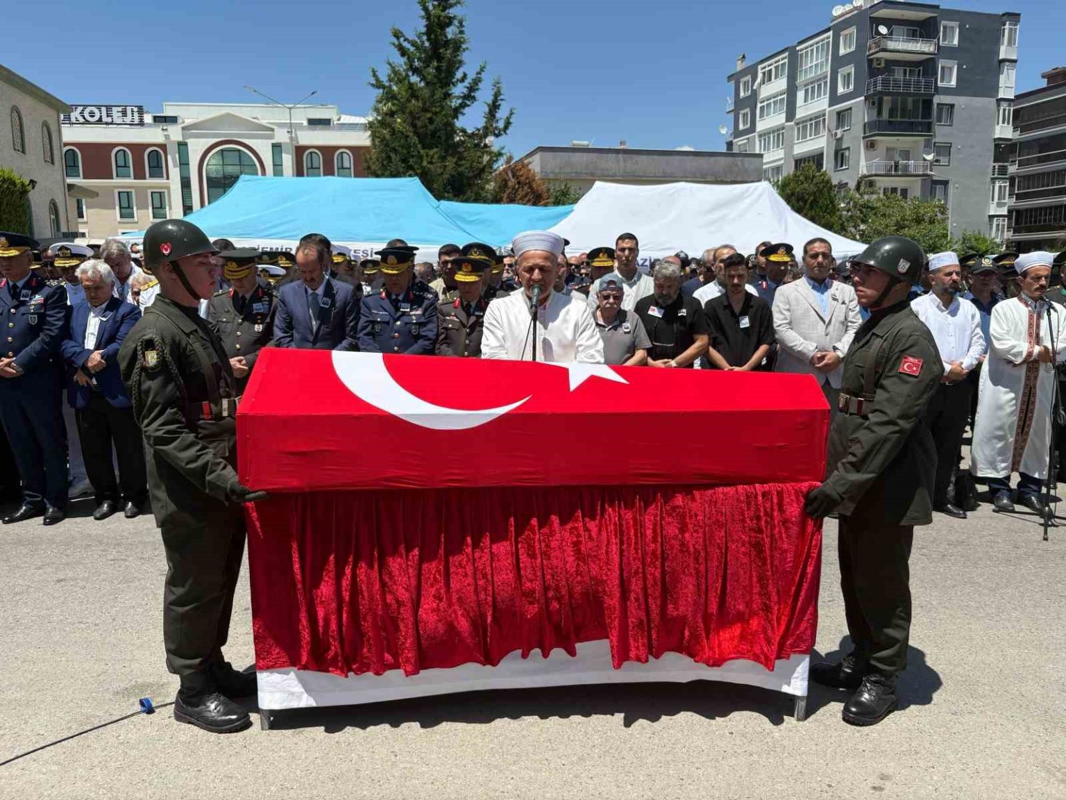 sehit-albay-izmirde-son-yolculuguna-ugurlandi