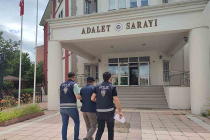 11-yil-hapis-cezasiyla-aranan-sahsi-polis-yakaladi