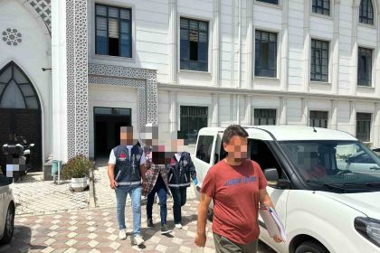 250-bin-tl-degerinde-ziynet-esyasi-calan-ve-155-suc-kaydi-bulunan-2-supheli-yakalandi