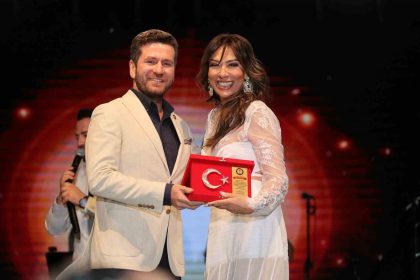 29-kizilcaboluk-kultur-sanat-ve-moda-festivalinde-isin-karaca-ruzgari-esti