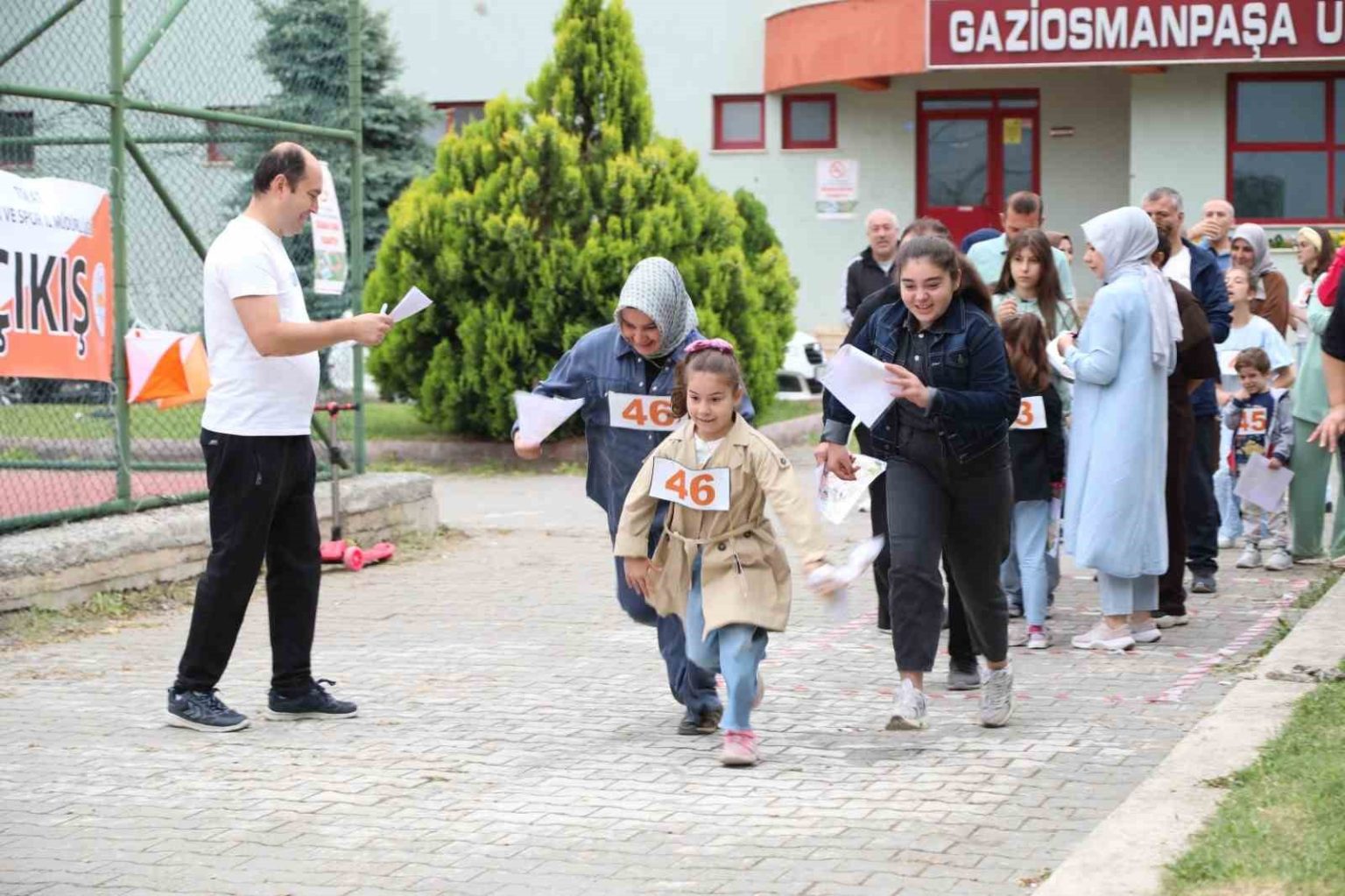 aileler-togu-kampusunde-eglenerek-spor-yapti