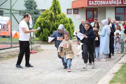 aileler-togu-kampusunde-eglenerek-spor-yapti