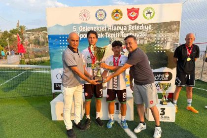 alanya-belediyespor-ayak-tenisi-turnuvasi-sona-erdi