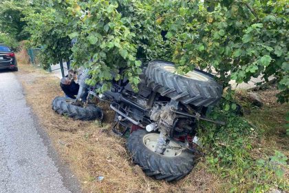alaplida-traktor-devrildi