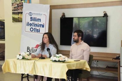 bilim-kafenin-ilk-etkinliginde-ileri-yaslarda-akilci-ilac-kullanimi-ele-alindi