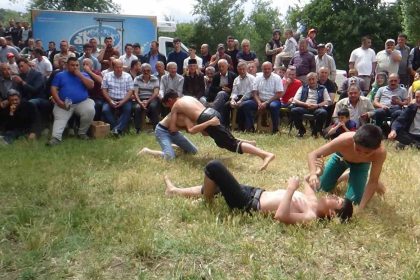boluda-200-yillik-gelenege-yogun-ilgi-kazanlar-kaynadi-pehlivanlar-kiran-kirana-guresti