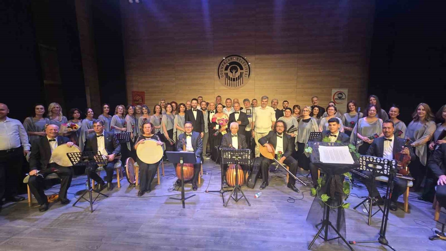 eskisehirde-zodyak-ezgiler-turk-muzigi-konseri-yogun-ilgiyle-izlendi